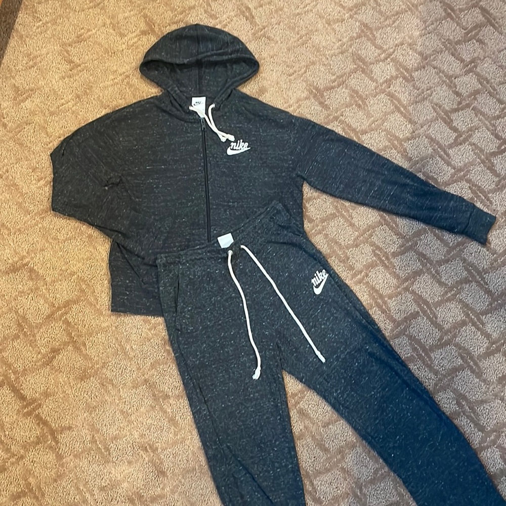 Womens Nike jogger set.  Size Small.